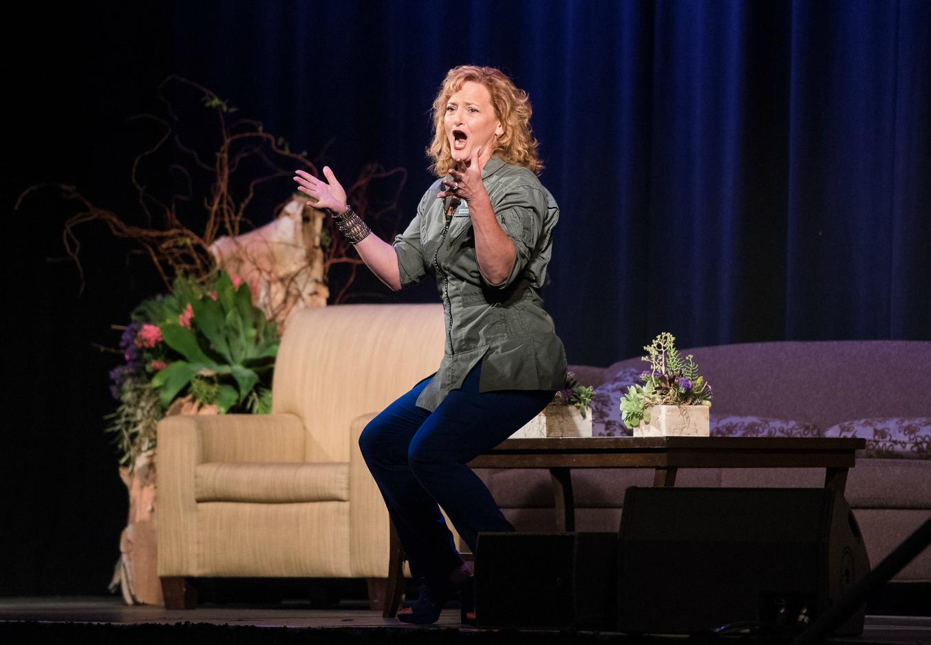 Elizabeth McCormick on Stage image - Motivational Speaker bringing the ENERGY